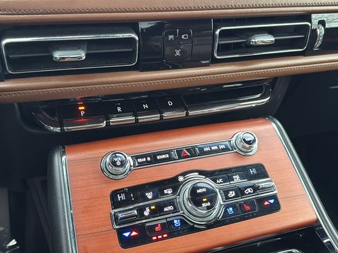 Used 2020 Lincoln Aviator Reserve w/ Equipment Group 201A image 20