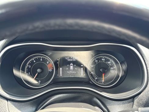 Used 2020 Jeep Cherokee Latitude Plus w/ Cold Weather Group AWD/4WD image 11