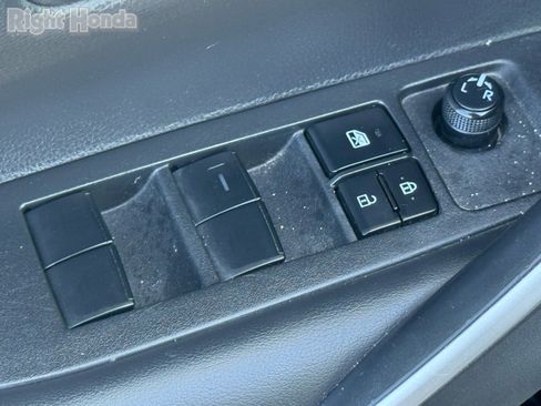 Used 2024 Toyota Corolla SE image 17