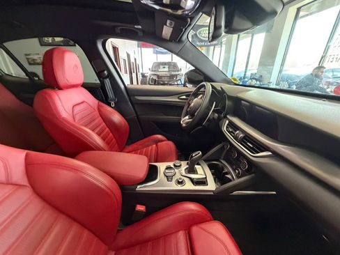 Used 2023 Alfa Romeo Stelvio Veloce AWD/4WD image 41