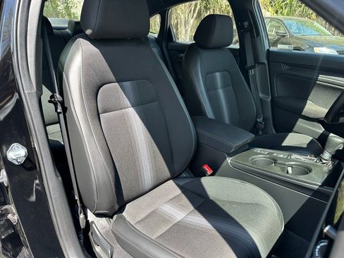 Used 2025 Honda Civic Sport image 36