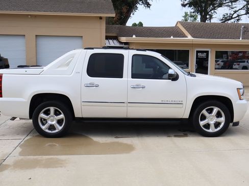 Used 2012 Chevrolet Avalanche LTZ RWD image 10