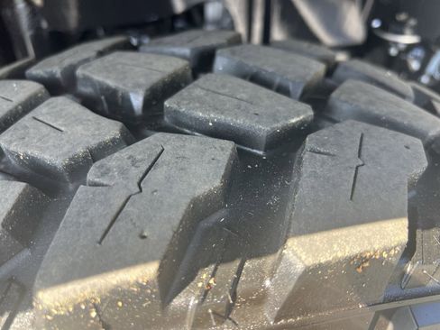 Used 2025 Jeep Gladiator Sport image 12