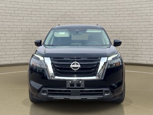 Used 2024 Nissan Pathfinder SV image 2