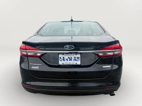 Used 2018 Ford Fusion SE w/ Fusion SE Technology Package FWD image 4