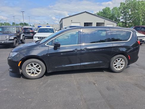 Used 2023 Chrysler Voyager LX FWD image 6
