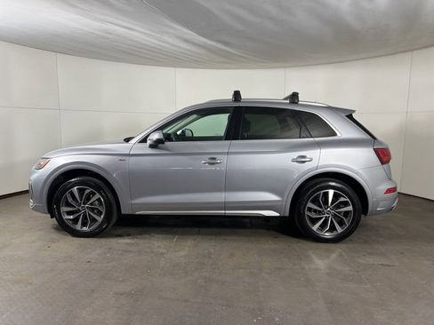 Used 2023 Audi Q5 2.0T Premium w/ Convenience Package image 4