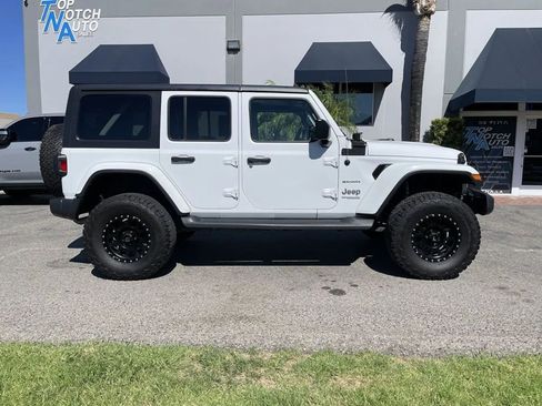 Used 2018 Jeep Wrangler Unlimited Sahara image 4