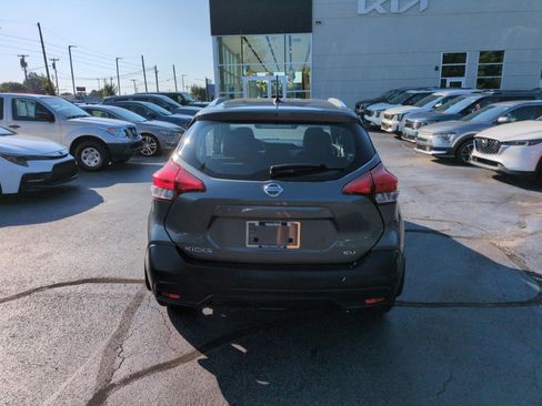 Used 2018 Nissan Kicks SV FWD image 6