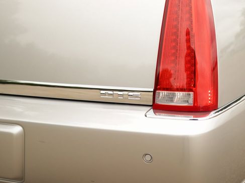 Used 2007 Cadillac DTS Luxury II image 38