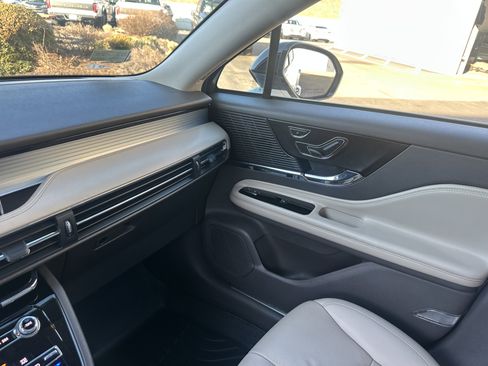 Used 2022 Lincoln Corsair AWD w/ Premium Package image 15