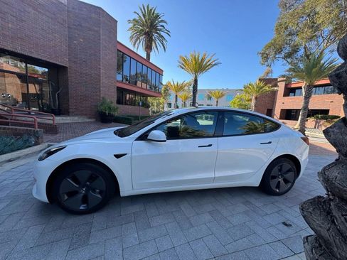 Used 2023 Tesla Model 3 Standard Range image 8