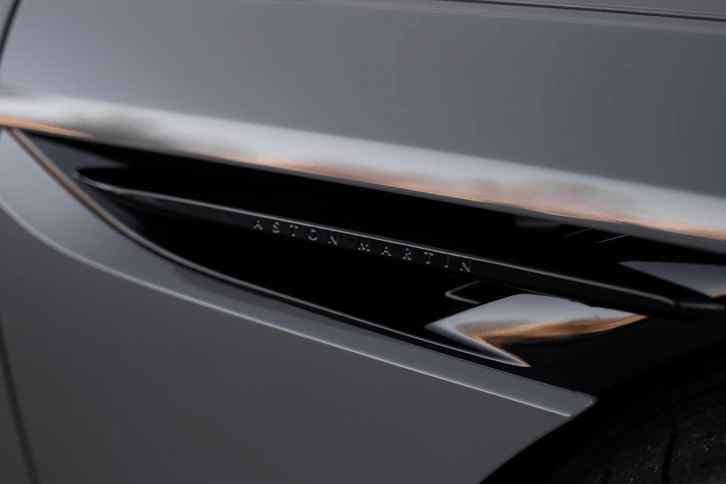 Used 2025 Aston Martin DB12 Coupe RWD image 13