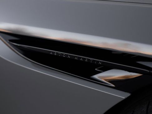 Used 2025 Aston Martin DB12 Coupe RWD image 13