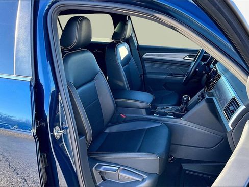 Used 2023 Volkswagen Atlas Cross Sport SE w/ Panoramic Sunroof Package image 7