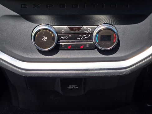 Used 2025 Ford Expedition Platinum AWD/4WD image 23