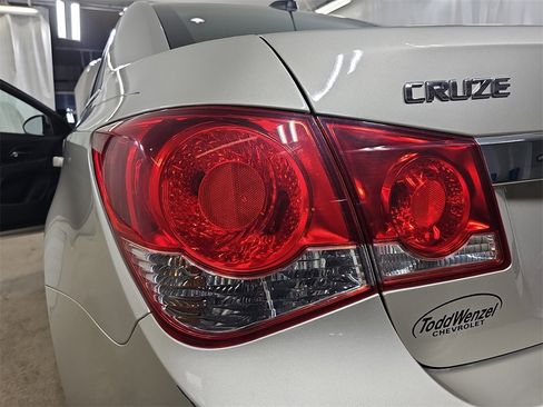 Used 2015 Chevrolet Cruze LT image 38