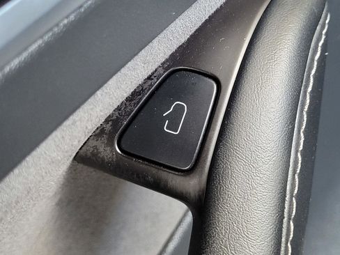 Used 2025 Tesla Model Y Performance AWD/4WD image 15