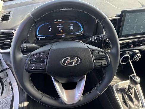 Used 2025 Hyundai Venue SEL FWD image 23
