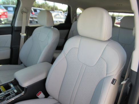 Used 2023 Kia Sorento SX Prestige image 16