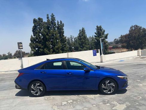 Used 2025 Hyundai Elantra Limited FWD image 37
