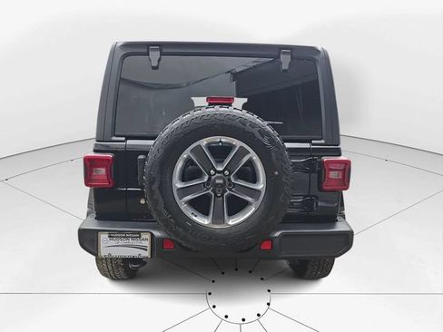 Used 2019 Jeep Wrangler Unlimited Sahara AWD/4WD image 33