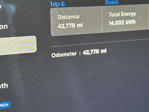 Used 2023 Tesla Model X Standard Range image 23