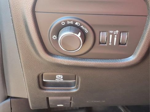 Used 2023 Jeep Grand Cherokee Laredo AWD/4WD image 15