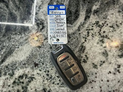 Used 2018 Chrysler Pacifica Limited FWD image 12