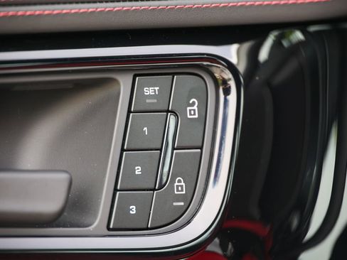 Certified 2025 Porsche Panamera 4 AWD/4WD image 18