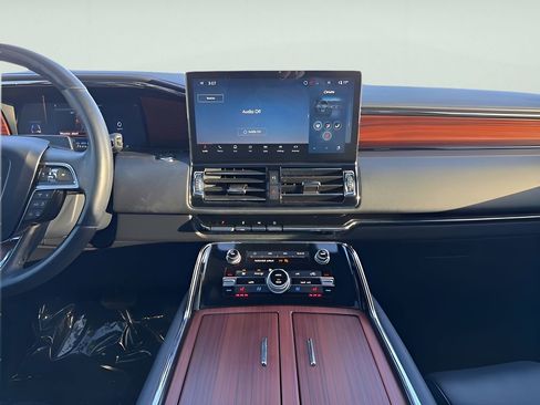 Used 2024 Lincoln Navigator Reserve w/ Equipment Group 201A image 15