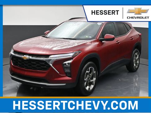 Used 2024 Chevrolet Trax LT FWD image 1