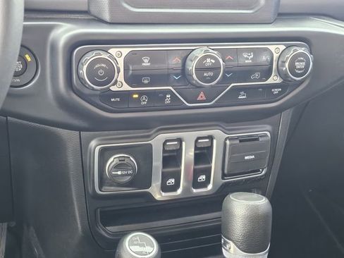 Used 2023 Jeep Wrangler Sport S image 17
