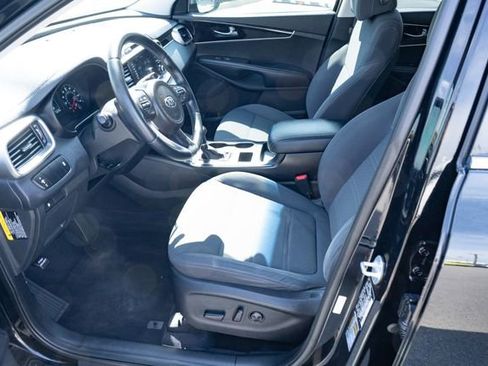 Used 2017 Kia Sorento LX w/ LX Convenience Package image 18
