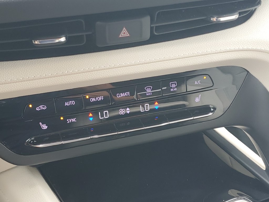 Certified 2021 Buick Envision Preferred FWD image 27
