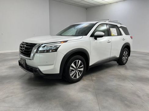Used 2025 Nissan Pathfinder SL AWD/4WD image 4