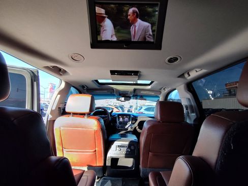 Used 2019 Chevrolet Suburban Premier w/ Premier Plus Edition image 39