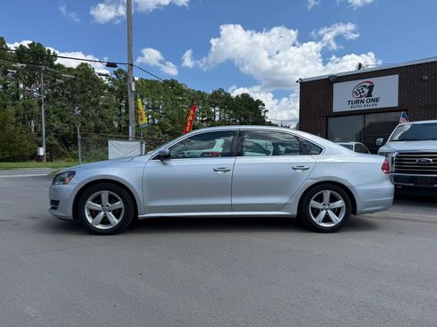 Used 2012 Volkswagen Passat 2.5 SE FWD image 2