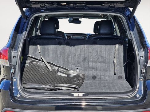 Used 2017 Toyota Highlander XLE FWD image 11