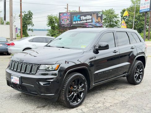 Used 2021 Jeep Grand Cherokee Laredo X AWD/4WD image 8