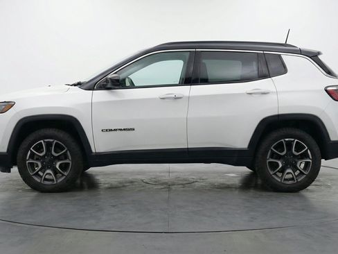 Used 2025 Jeep Compass Trailhawk AWD/4WD image 5