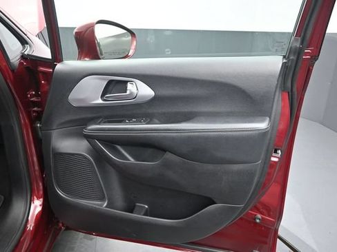 Used 2020 Chrysler Pacifica Touring w/ S Appearance Package FWD image 20