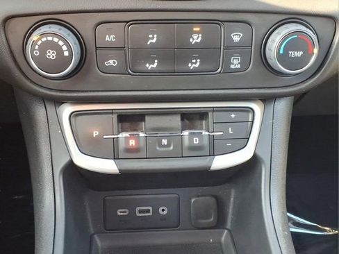 Used 2023 GMC Terrain SLE FWD image 20