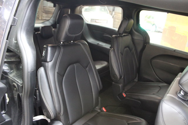 Used 2026 Chrysler Pacifica Select FWD image 9