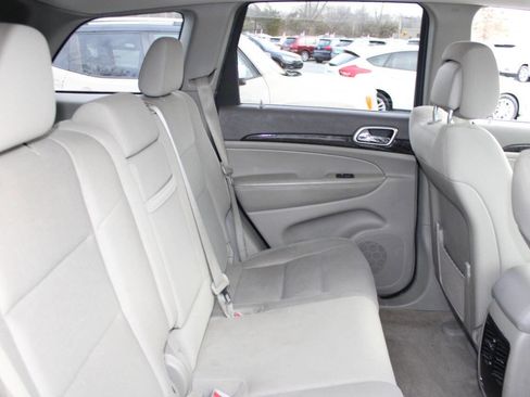 Used 2012 Jeep Grand Cherokee Laredo image 16