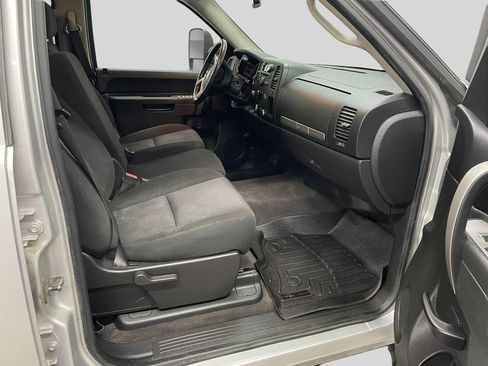 Used 2010 Chevrolet Silverado 2500 LT w/ Interior Plus Package AWD/4WD image 10