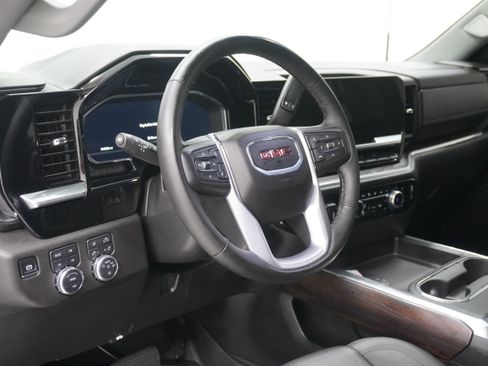 Used 2025 GMC Sierra 2500 SLT w/ SLT Convenience Package AWD/4WD image 11