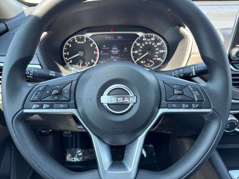 Used 2025 Nissan Altima 2.5 SV FWD image 27