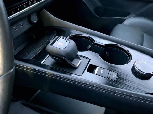 Used 2023 Nissan Rogue SL w/ SL Premium Package image 16