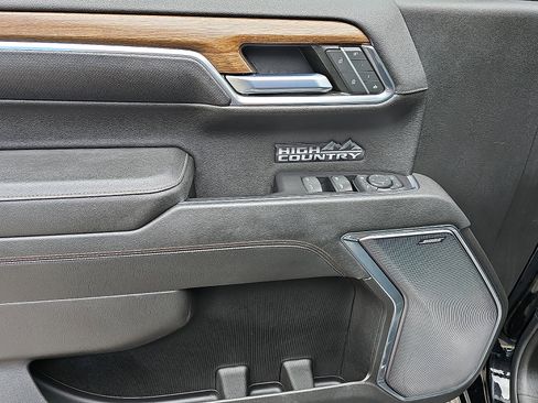 Used 2022 Chevrolet Silverado 1500 High Country w/ High Country Premium Package AWD/4WD image 13